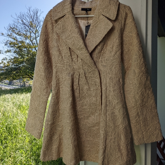 Beautiful New Wool Coat with Artistic Detailing - Picture 2 of 8